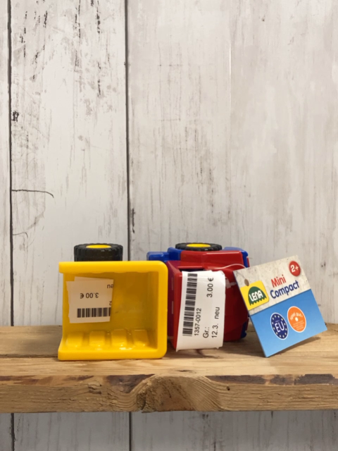 neu  Plastikspielzeug kleiner  rot gelb blauer Kipper 