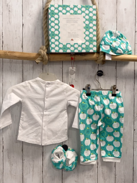 neu 4tlg  Langarmshirt Leggings Mütze + Schühchen  Gr. 68  türkis weiß Äpfel 