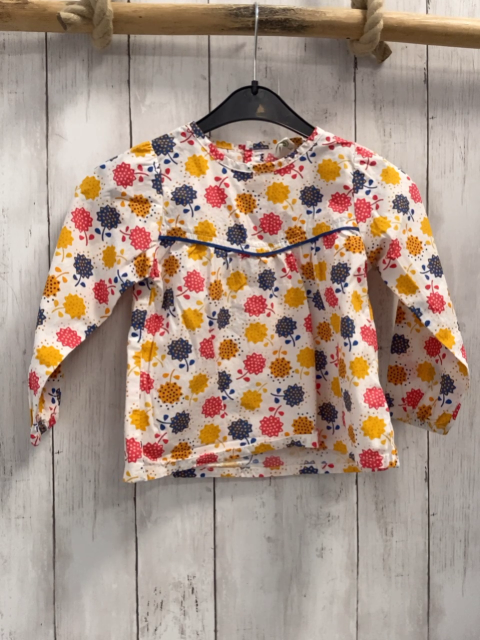 Alana  Bluse Gr. 104  weiß bunte Blumen mit Punkten 