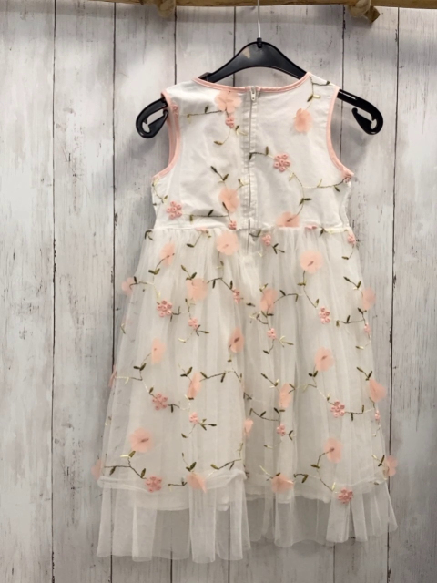 Papatu  Kleid  Gr. 116  creme Netzüberkleid mit gesickten Blumen + Rosetten 