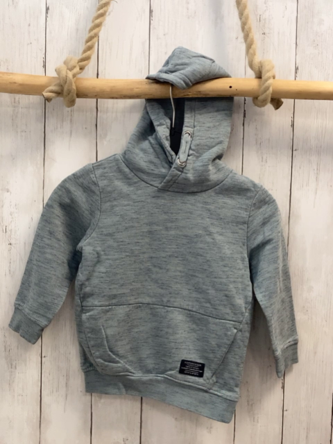   Pullover  Gr. 104  hellgrau grau meliert Kapuze Bauchtasche 