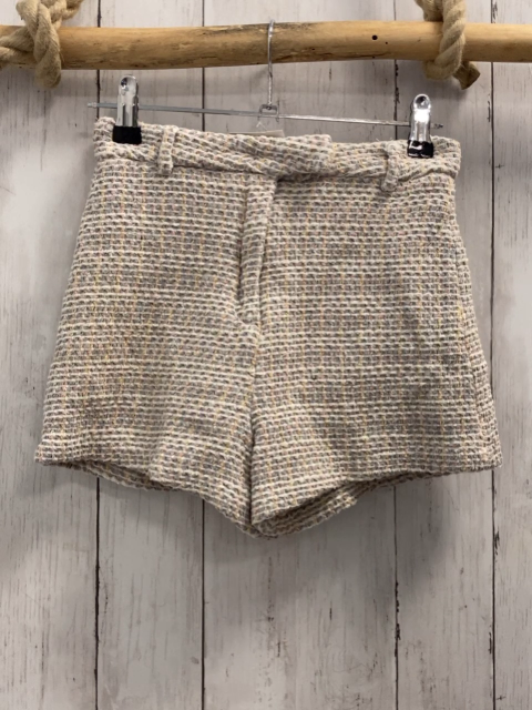 Zara  Wintershorts  Gr. 140  weiß grau bunte Fäden Bund verstellbar 