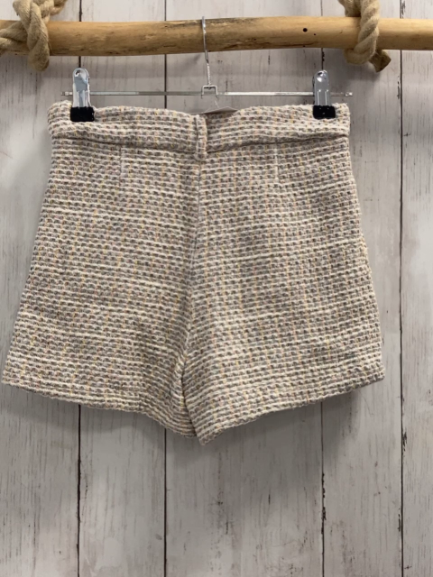 Zara  Wintershorts  Gr. 140  weiß grau bunte Fäden Bund verstellbar 