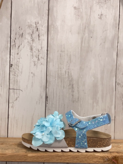 neu Monnalisa  Sandalen  Gr. 28  hellblau mit Glitzersteinen + hellblaue Rosetten mit weißen Perlen mit Sicherungsbügel 