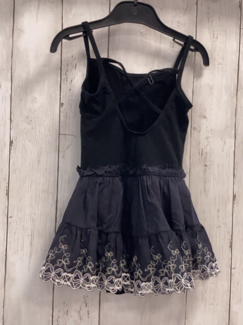   Sportanzug  Gr. 122  schwarz mit Rock mit silber + weißer Stickerei 