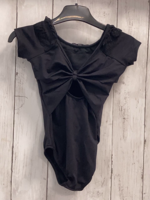 Bloch  Sportanzug  Gr. 116  schwarz mit Rüschen mit Lochstickerei 