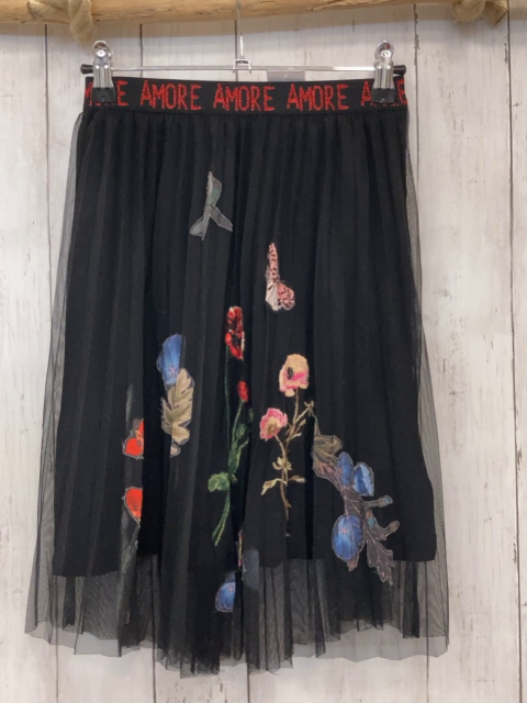 Desigual  Rock Gr. 110  schwarz crincled Blumen Schmetterlinge Bund mit roter Glitzerschrift