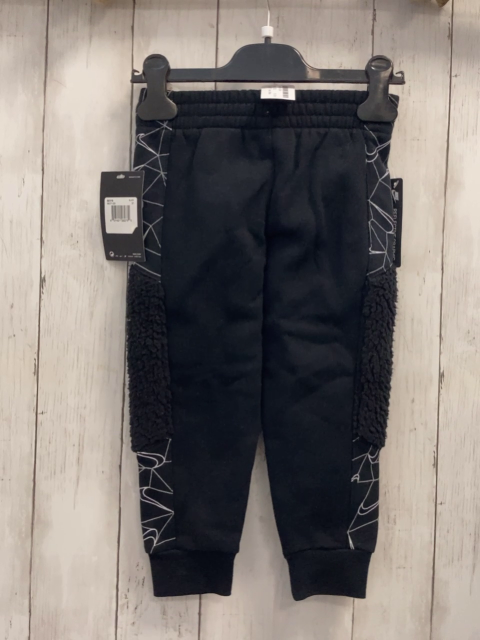 neu Nike  Jogginghose  Gr. 92  schwarz rote Schrift schwarzer seitlicher Plüschstreifen weiße Strich 