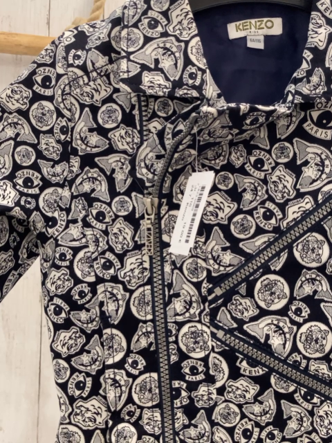 Kenzo  Jacke  Gr. 116  blau weiß graue Bilder mit Fischen Tiger Schrift graue Reißverschlüsse 