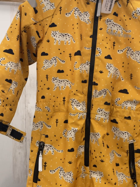 Nordbjörn  Schneeoverall Gr. 116/122  gelb Leoparden schwarz Wolken Tannen Punkte 