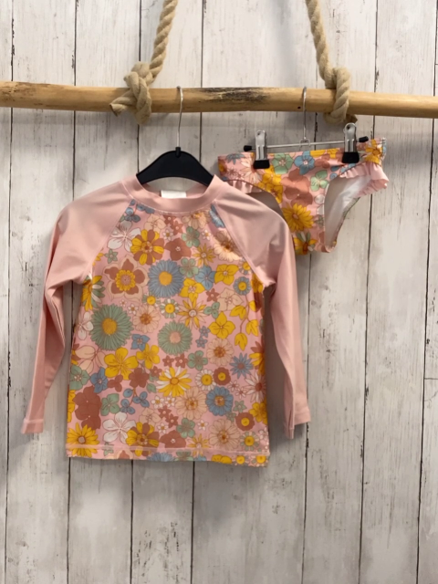 2tlg H&M  UV-Schutzset  Gr. 104  rosa Blumen Rüschen 