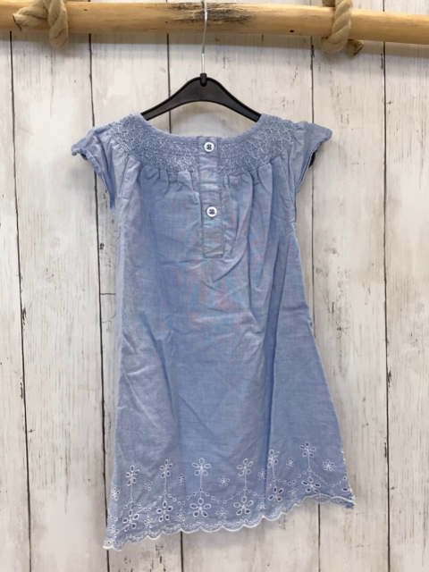   Kleid  Gr. 92  hellblau weiße Blumenstickerei am Saum 