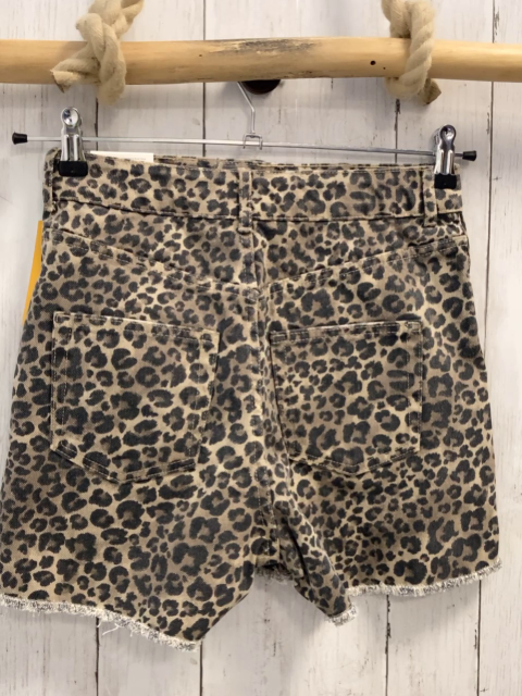 neu H&M Shorts Gr. 170  beige schwarz Leoprint