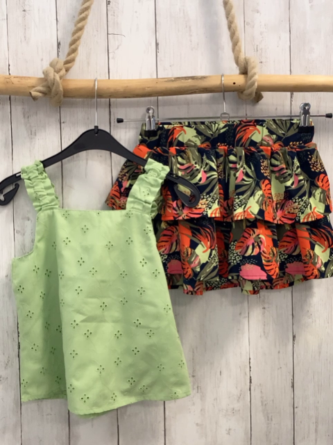 name it 2tlg Sommerbluse + Rock Gr. 122  grün Lochmuster + schwarz grün rot pink Blumen