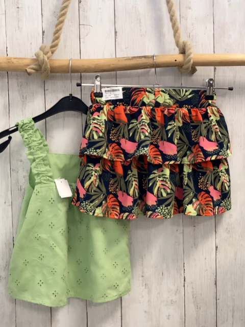 name it 2tlg Sommerbluse + Rock Gr. 122  grün Lochmuster + schwarz grün rot pink Blumen