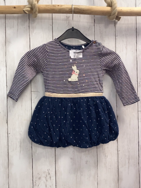 Staccato  Kleid  Gr. 74  blau hellgraue Streifen mit Hase + Sternen blauer Rock mit weißen Punkte goldener Glitzergürtel 