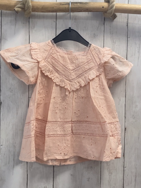 Zara  Sommerbluse  Gr. 86  lachs Lochstickerei Rüschen 