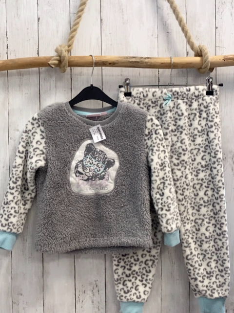 2tlg Pullover + Hose Gr. 110  grau + grau weiß Leoprint Plüsch