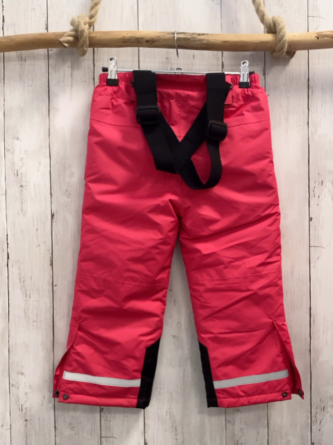  Schneehose Gr. 104  himbeerton schwarze Träger
