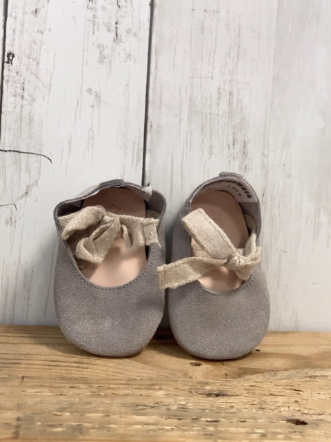 zara Babyschühchen Gr. 15  grau beige Band