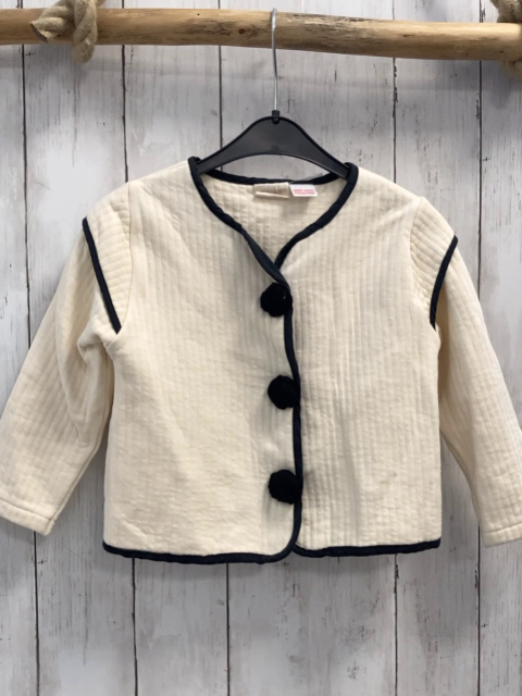 zara Sweatjacke Gr. 104  beige gerippt schwarzer Bund + Bommel