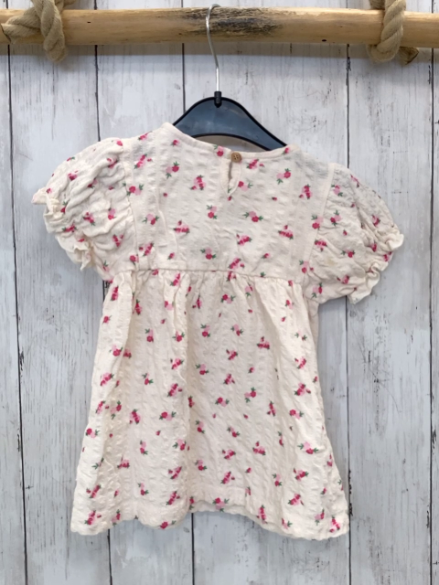 Zara  Kleid  Gr. 80  weiß Struktur Blumen 