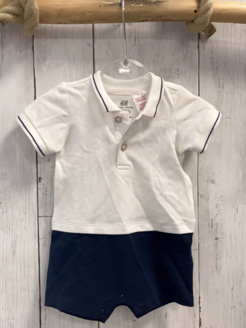 H&M  Playsuit  Gr. 50  weißes Oberteil mit Polokragen blaue Shorts 