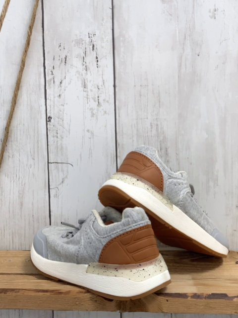 neu Zara  Schuhe  Gr. 26  grau braune Ferse NP 25,95 € 