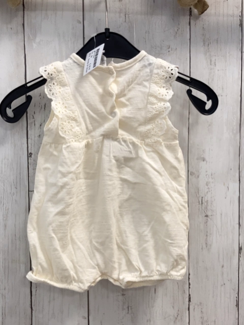 Emily & Oliver Playsuit Gr. 68  weiß Zitrone Lochmuster am Ärmel