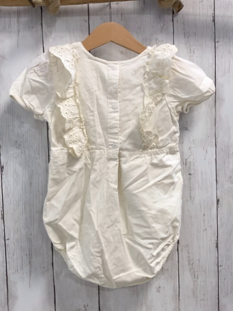 H&M Playsuit Gr. 92  weiß Rüschen Lochmuster