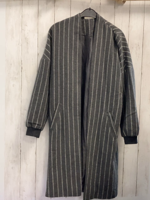 Noisy May Mantel Gr. M grau hellgraue Streifen