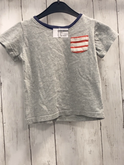 Baby Boden  T-Shirt  Gr. 92  hellgrau blauer Bund weiß rot gestreifte Brusttasche 