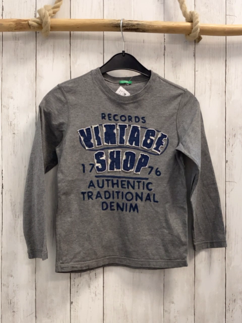 Benetton Langarmshirt Gr. 134  grau blaue Schrift