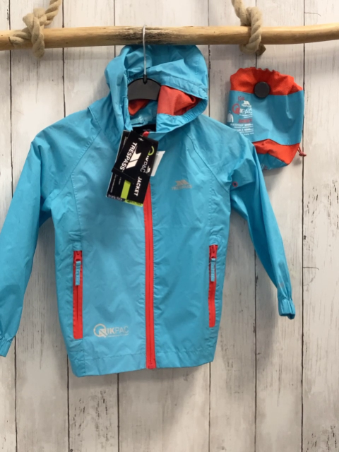 2tlg neu Trespass Regenjacke + Beutel Gr. 98  hellblau rote Reißverschlüsse