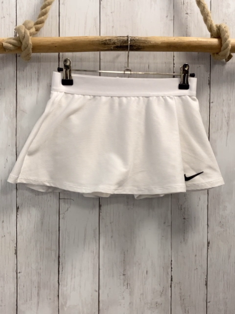 Nike  Tennisrock Gr. 128  weiß Streifen mit Innenshorts 