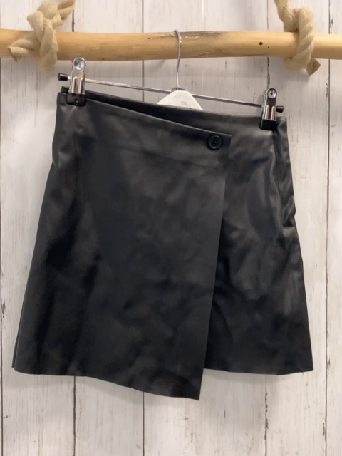 H&M  Rock Gr. 134  schwarz lederoptik 