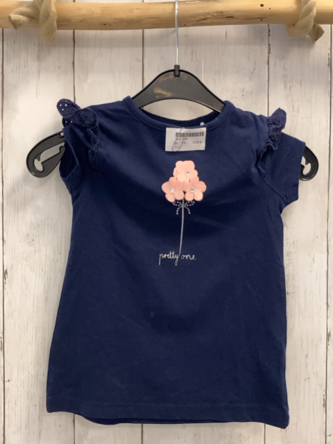   T-Shirt  Gr. 110  blau Rüschenärmel mit Lochstickerei Blume