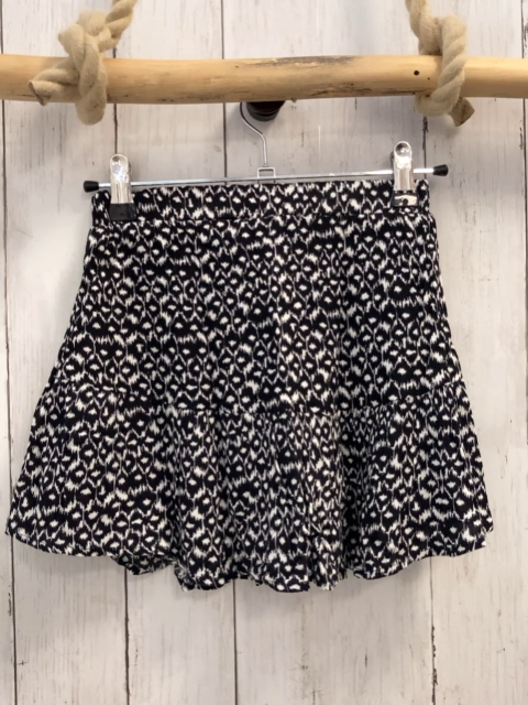 Retour  Rock Gr. 140  schwarz weißer Druck mit Innenshorts 