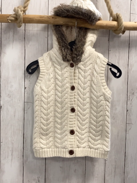 Max Studio  Weste  Gr. 104  creme mit goldenen Glitzerfädchen Kpauze mit Fellbund 