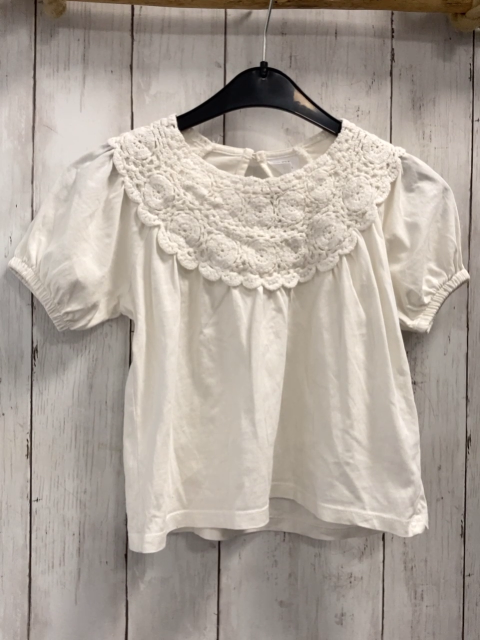 Zara  T-Shirt  Gr. 116  weiß Häkelblumen am Ausschnitt 