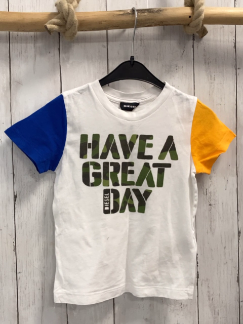 Diesel  T-Shirt  Gr. 110  weiß oliv bunte Schrift orange / blaue Ärmel 