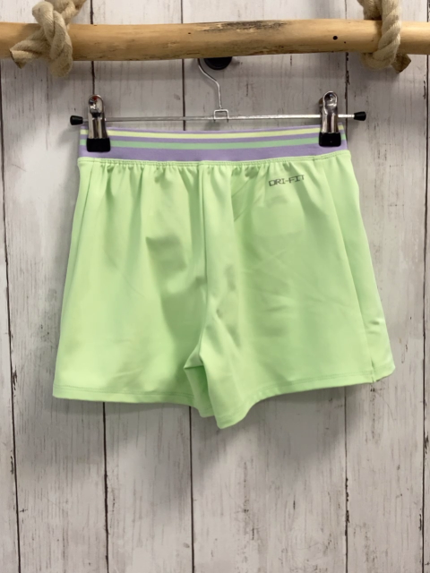 Nike  Sport-Shortsrock Gr. 110  hellgrün hellgrauer Streifenbund 