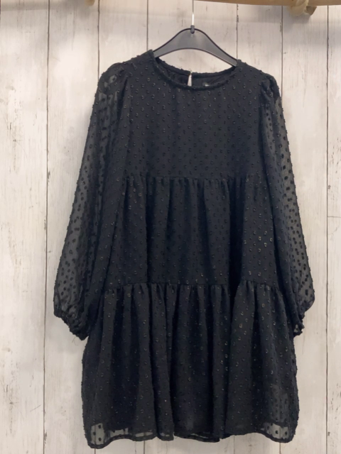 reserved Kleid Gr. 122  schwarz Noppen