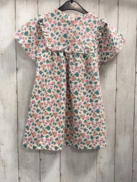 Zara  Kleid  Gr. 110  weiß Struktur Blumen Rüschen am Ausschnitt 