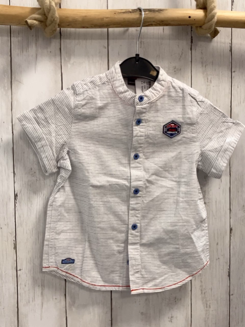 Sergent Major  Sommerhemd  Gr. 104  weiß grau blaue Streifen Aufnäher 