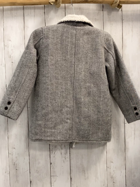 Reserved  Jacke  Gr. 116  grau weiße schräge Streifen weißes Plüschfutter  