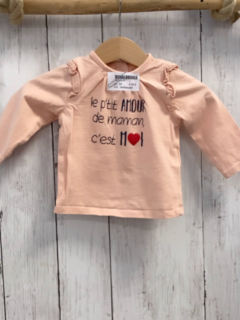 Vertbaudet  Langarmshirt  Gr. 62  lachs schwraze Schrift Rüschen