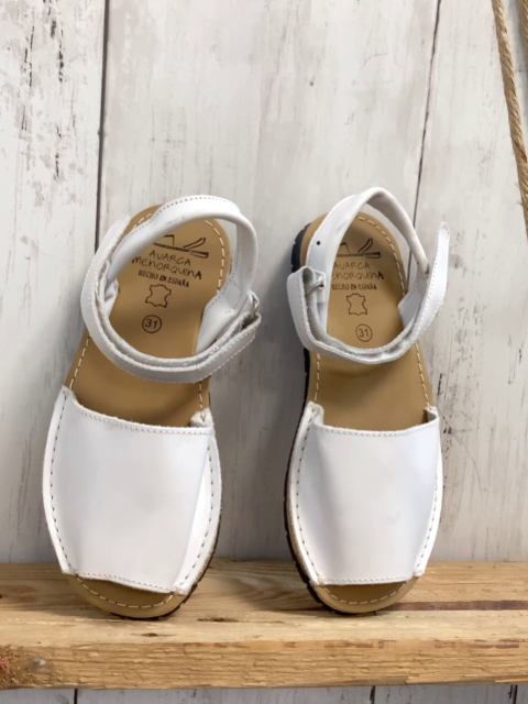 neu Avarca Menorquina  Sandalen  Gr. 31  weiß 