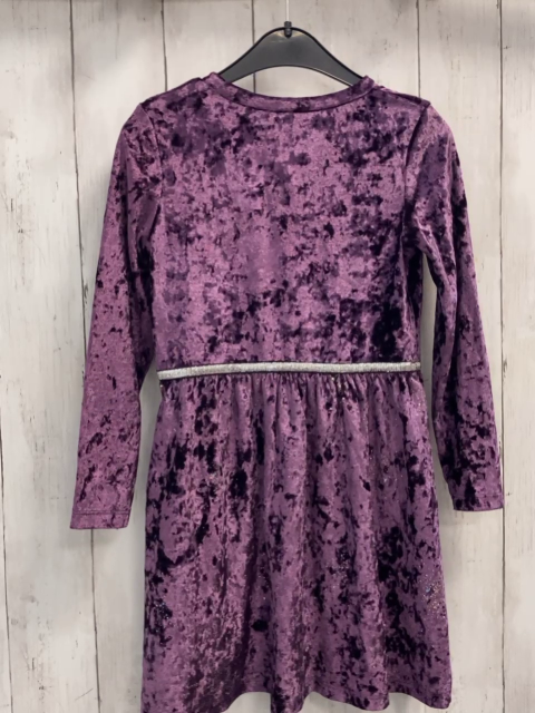 Manguun Kleid  Gr. 116  aubergine Nicky silber Glitzergürtelband silber Sterne 