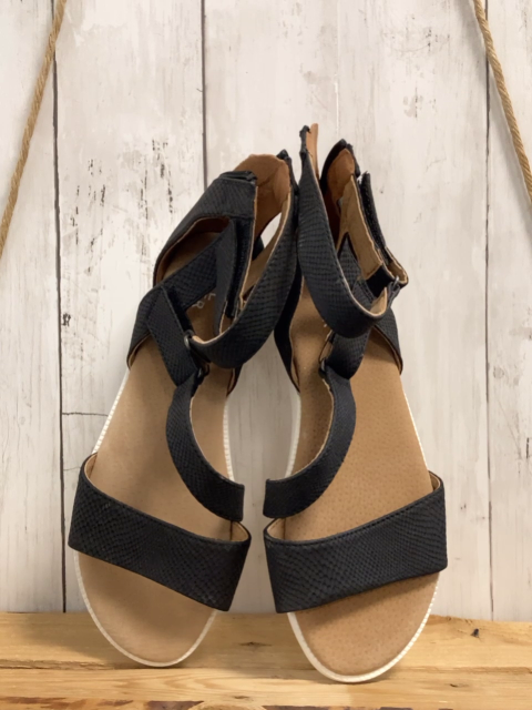 neu Bull Boxer  Sandalen  Gr. 37  grau Riehmen weiße Sohle 